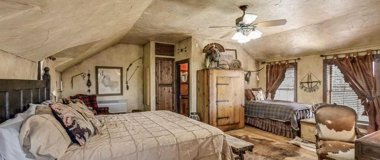 Last Outpost Bandera Ranch House 外观 照片
