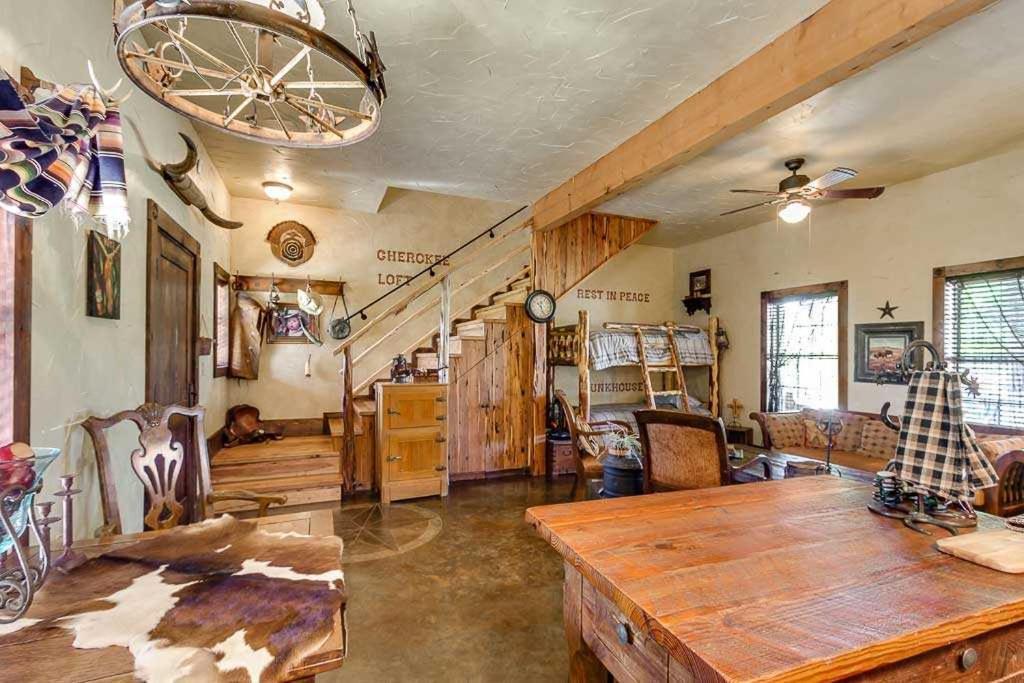 Last Outpost Bandera Ranch House 外观 照片