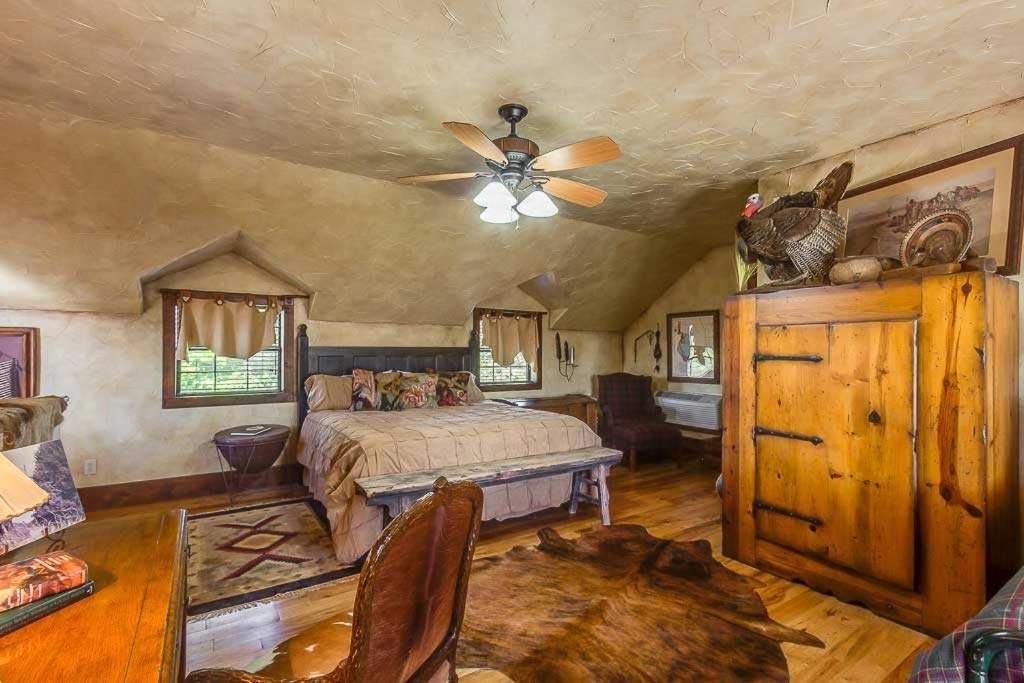 Last Outpost Bandera Ranch House 外观 照片